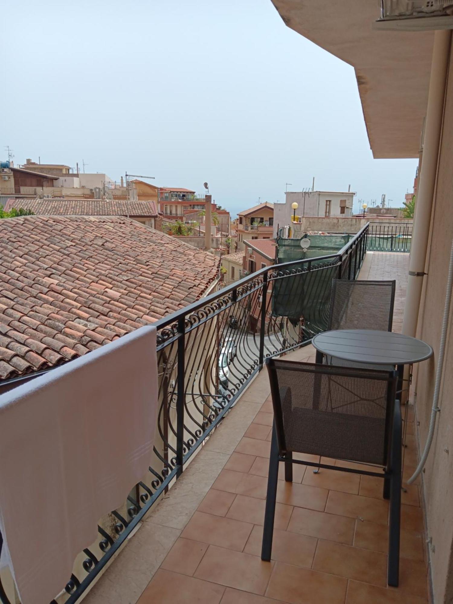 We Home Taormina Center With Parking Cameră foto